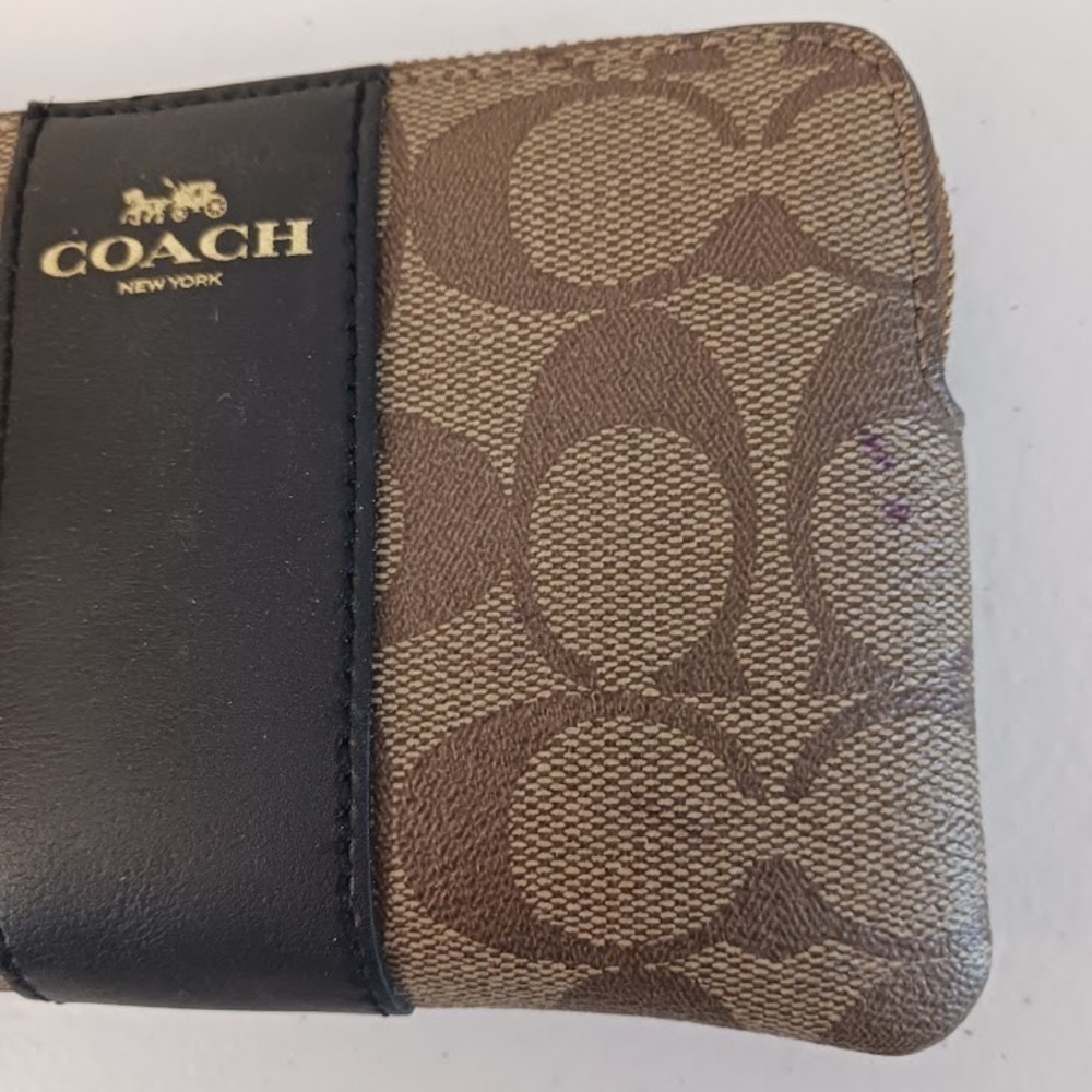 Coach Corner Zip Wristlet In Signature Canvas Gold / Khaki / Black, USED - Picture 3 of 4